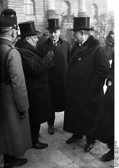 426px-Bundesarchiv_Bild_102-01176,_Heinrich_Held_(rechts)