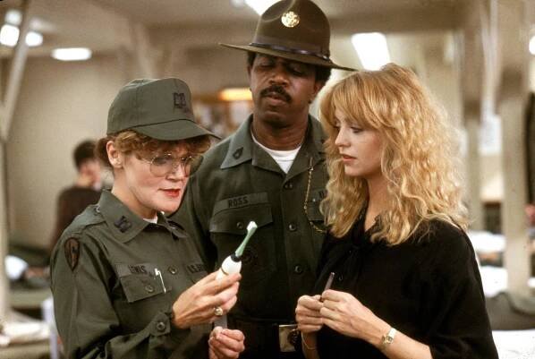 Eileen Brennan, Hal Williams, Goldie Hawn - Vojín Benjaminová - Z filmu