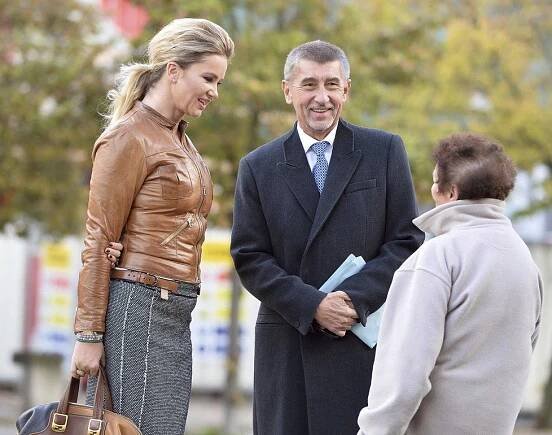 Měření pindíků a plky: Lidé mají urážek dost, nandali to Babišovi i Sobotkovi