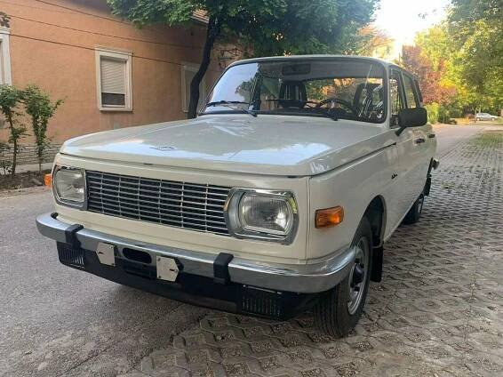Na prodej je Wartburg 353 s pouhými 426 kilometry na tachometru. Tipnete si cenu?