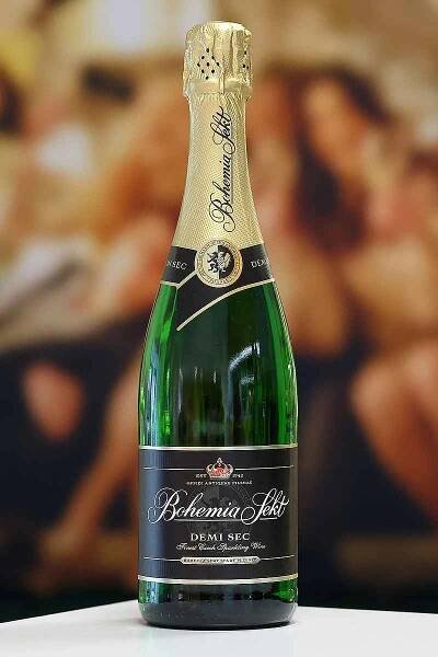 Bohemia Sekt demi sec se vyrábí od roku 1970.
