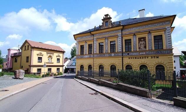 Mestske muzeum Nova Paka - Sucharduv dum (Milan DrahoŚovskž)