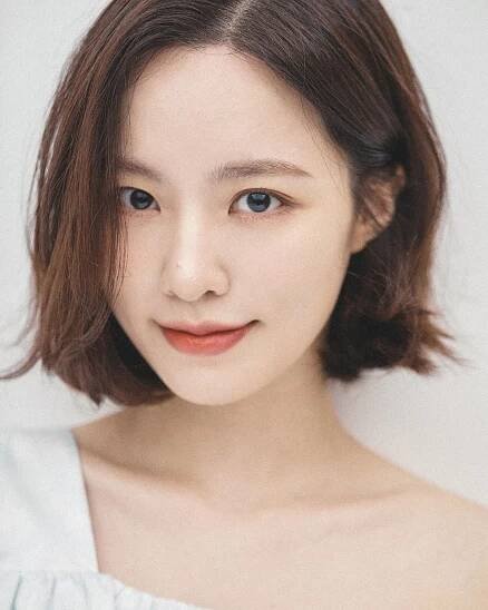 Bae Yoon-Kyoung-1993-p1.jpg