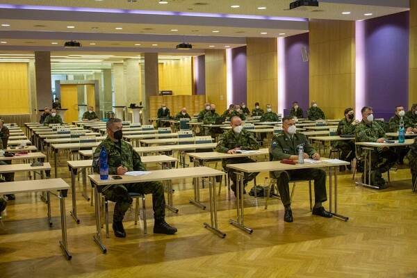 Tři desítky členů Rady velitelů AZ se sešly v konferenčním sále Domu armády Praha, aby projednaly další rozvoj a směřování těchto jednotek.
