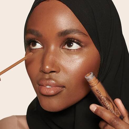 Concealer under eyes