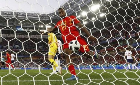 Pohled na nepovedenou gólovou oslavu Michyho Batshuayie v utkání proti Anglii #football #World #Cup #sport #Belgium #Batshuayi