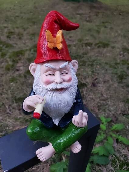 Garden Gnomes Outdoor Statue Figurine, Smoking Middle Finger Garden Gnomes for Fairy Garden, Outdoor Funny Mini Gnomes Decoration