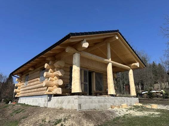 Pliešovce - Staviam zruby