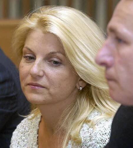 Barková napsala knihu. Píše i o Grossovi