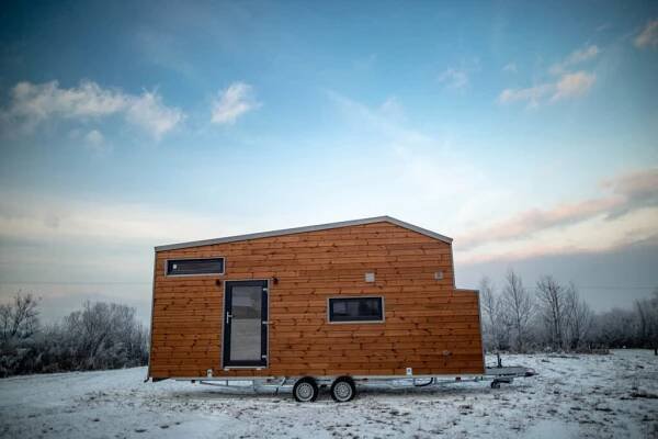 Tiny house tmavé dřevo- reference - Tiny house prodej