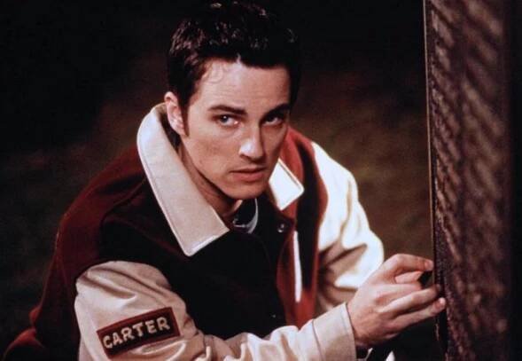 Kerr Smith jako Carter Horton.