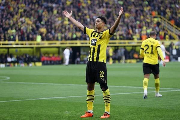 Jude Bellingham of Borussia Dortmund celebrates scoring a goal.