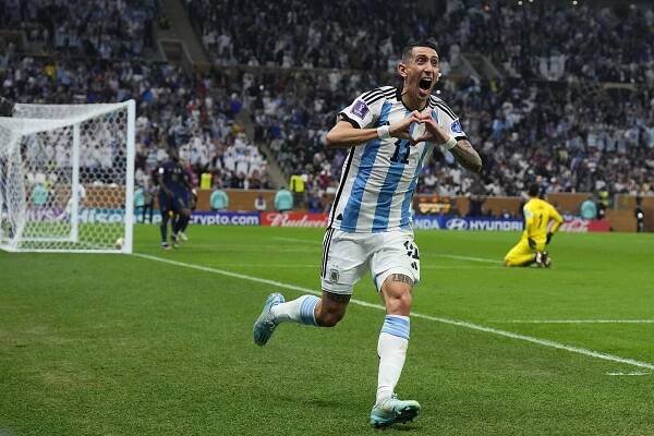 Revanš za zákaz od Realu. Jak Di María ve finále slzel tentokrát štěstím
