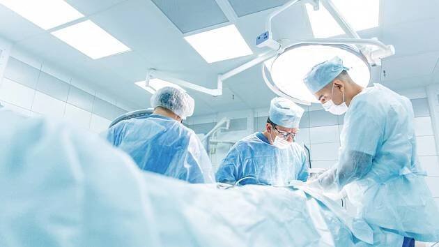 Od pálení na hrudi k transplantaci srdce. Bypass dává lidem šanci na nový život