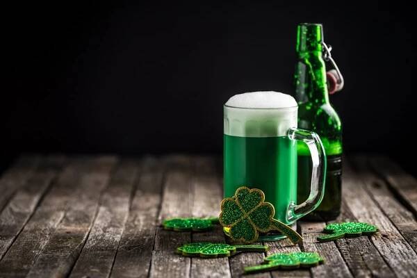 Den svatého Patrika: Připravte si doma zelené pivo a jaké „chuťovky“ se na tento svátek tradičně jedí? | Magazín | Recepty.cz