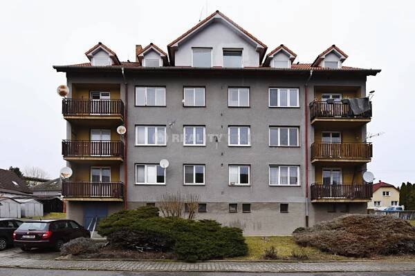 PRODEJ BYTU 2+KK, 51 M2 VE ZDĚNÉM DOMĚ VE ŠTĚKNI, OKRES STRAKONICE