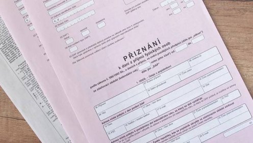 Přiznání k dani z příjmů fyzických osob 2023/2024: Průvodce, formulář, rady - skrblík
