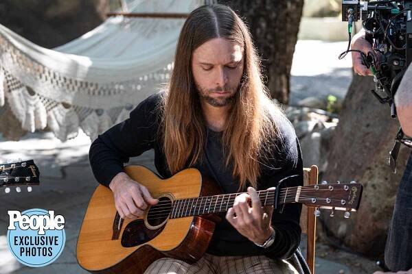 Behind the scenes of Maroon 5's new music video