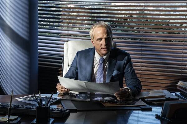 Volejte Saulovi - Podle plánu - Z filmu - Patrick Fabian