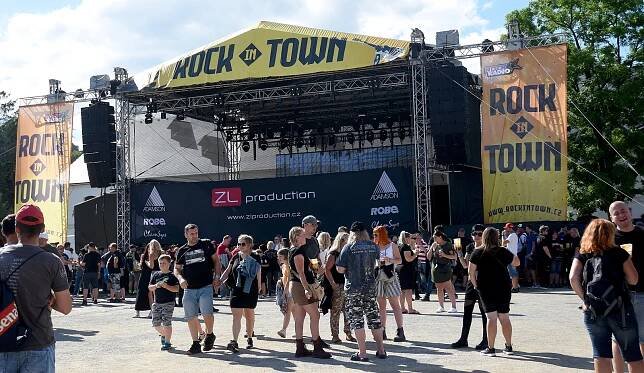 Rock In Olomouc rozburácí pevnůstku. Největší hity veze Škwor i Olympic