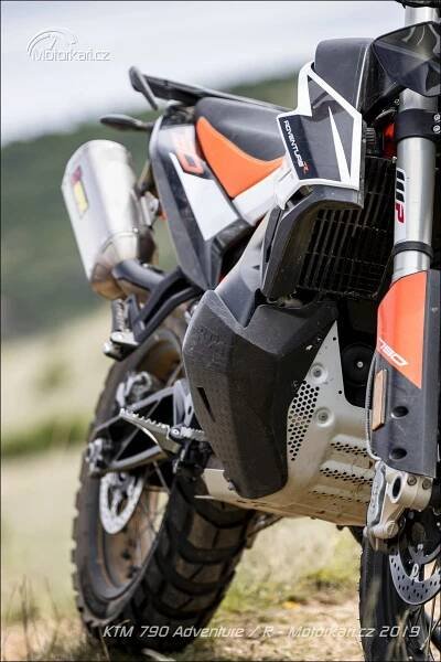 Fotogalerie Test KTM 790 Adventure/R: Dvě mouchy jednou ranou | Motorkáři.cz