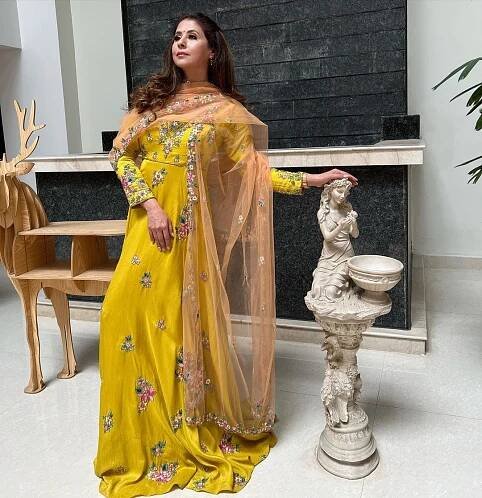Urmila Matondkar Age, Height, Biography 2024 Wiki, Net Worth, Boyfriend - Trusted Networth of Famours Cele...