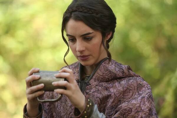 Bylo, nebylo - Wake Up Call - Z filmu - Adelaide Kane