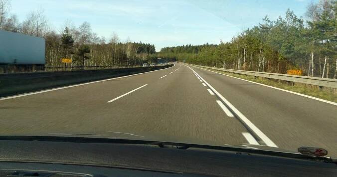 Nový úsek dálnice A5 vede do Vídně téměř od hranic. Na české straně autostráda stále chybí