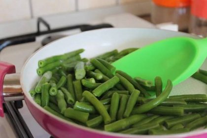 Uvařte mražené zelené fazolky