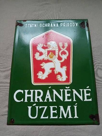 Stará smaltovaná cedule - STÁTNÍ OCHRANA PŘÍRODY - CHRÁNĚNÉ ÚZEMÍ