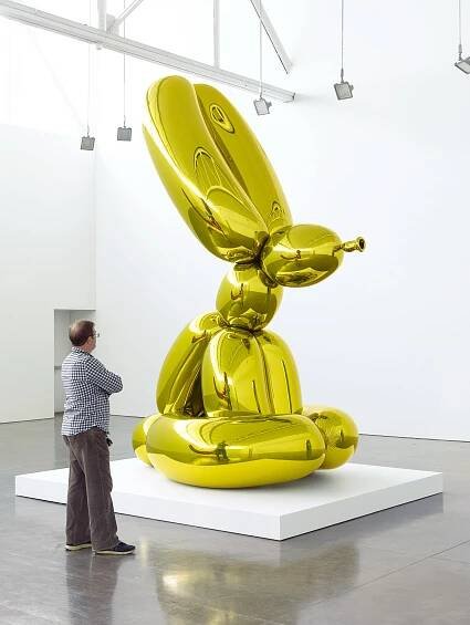 Jeff Koons, Balloon Rabbit (Yellow), 2005–10. Mirror-polished stainless steel with transparent color coating, 168 × 107 × 80 ¾ inches (426.7 × 271.8 × 205.1 cm), 1 of 5 unique versions © Jeff Koons. Photo: Rob McKeever