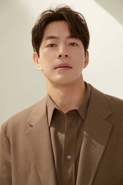 Lee Sang Yoon má štěstí při výběru projektů a díky seriálu One the Woman rozmlouval s Honey Lee o školních letech - Asianstyle