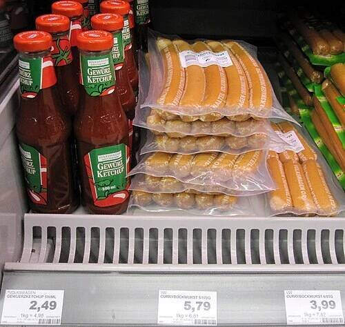 Volkswagen-Currywurst und Curry-Ketchup