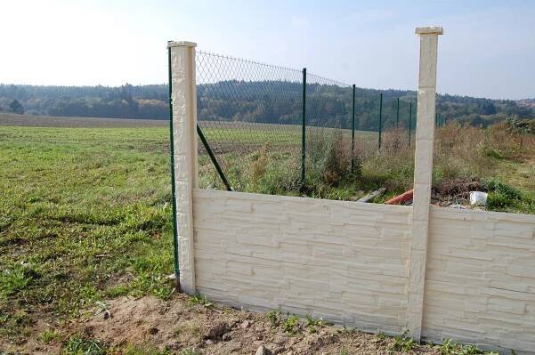 Betonový plot - oboustranný. Vyrábí se? - Plot | Modrastrecha.cz