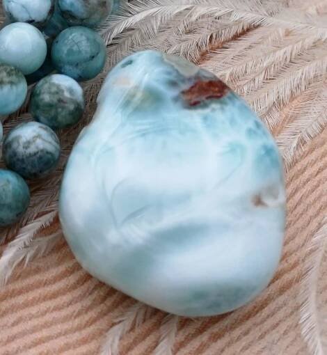 Larimar vrtaný valounek