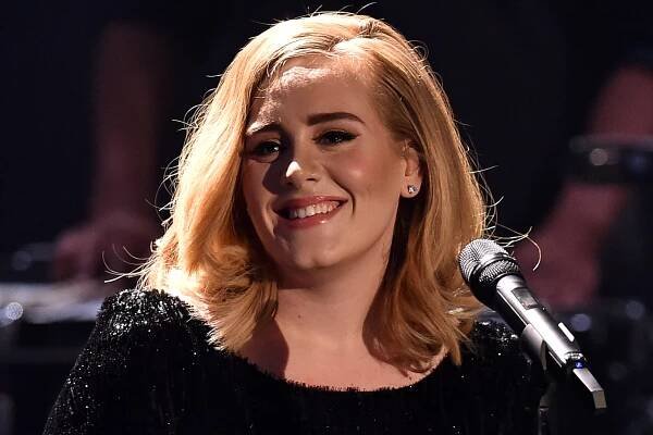 Den, kdy Adele tvořila historii: Její singl Hello zboural hitparády a přepsal rekordy - Expres FM