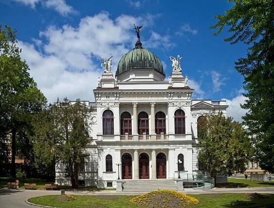 Soubor:Historická výstavní budova v roce 2012.jpg – Wikipedie