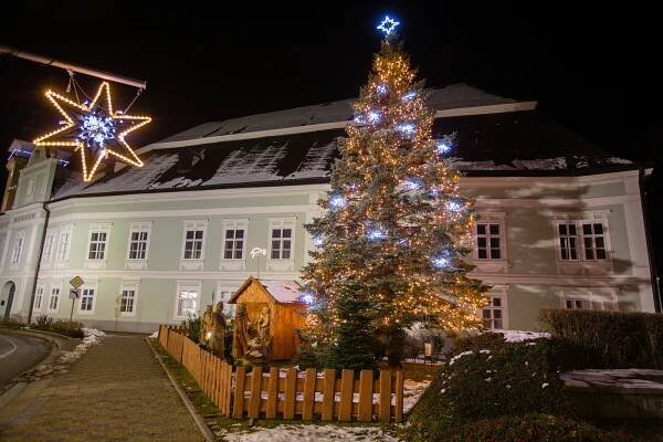Kouzlo večerních procházek městem. Navštivte Třebíč a Moravské Budějovice