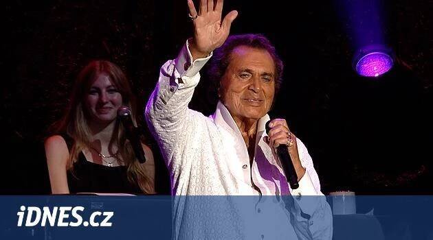 Romantické písně, lví tanec i vtípky. Engelbert Humperdinck se na svém poslední turné loučil s Prahou - iDNES.tv