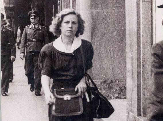 In memoriam Andrée Geulen