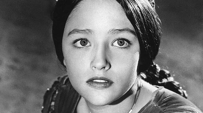 Zemřela Olivia Hussey, kterou svlékli pro svatební noc Romea a Julie - iDNES.cz