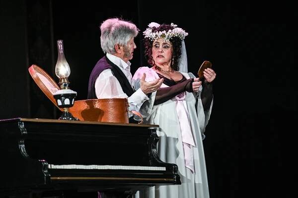 Černá komedie Ryba ve čtyřech je poctou čtveřici olomouckých herců