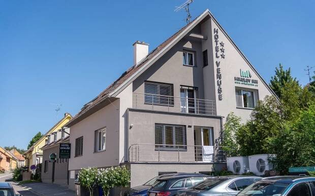 Vinařský pobyt v Mikulově: Hotel Venuše *** se snídaní či polopenzí a degustací 6 vzorků vín i s výkladem