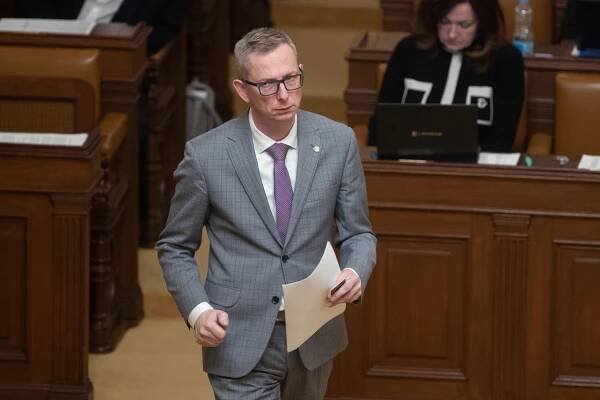 Kriminalisté odložili případ poslance Navrátila. Muž ho obvinil ze znásilnění