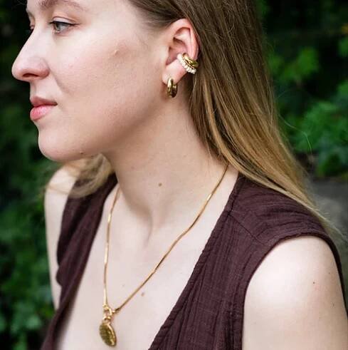 MARY RASH - Ear cuff perlové Vlny