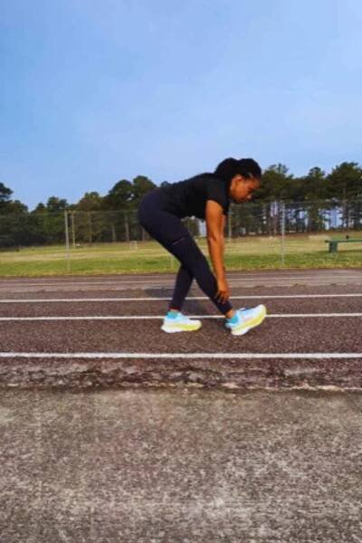 single leg fold hamstring stretches is a great stretch for runners