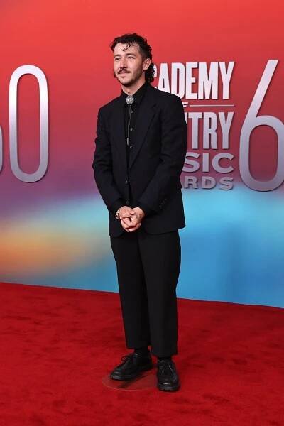 2025 ACM Awards Red Carpet: Reba McEntire, More Stun