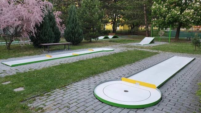 Minigolf ONE - Venkovní minigolf Brno