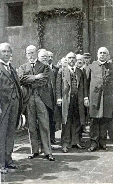 Nová vláda československá. Adolf Stránský je na fotce třetí zprava.