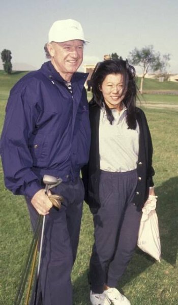 Gene Hackman and Betsy Arakawa in 1991. 